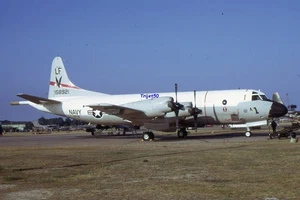 Diapositiva de avión 35 mm Lockheed P-3 Orion 158921 en Lakenheath en 1976 - Imagen 1 de 1