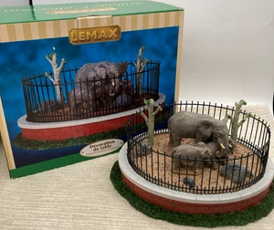 Lemax Mama & Baby Elefanten Zoo Karneval Dorf Tisch Akzent mit Box 93752 - Bild 1 von 23