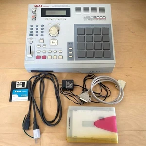AKAI profesional MPC2000 con cable SCSI y disquete probado funcionando - Imagen 1 de 12