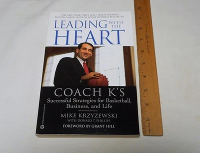 Leading With the Heart: Coach K's Successful Strategies For Basketball Signed PB Foto 1 de 4
