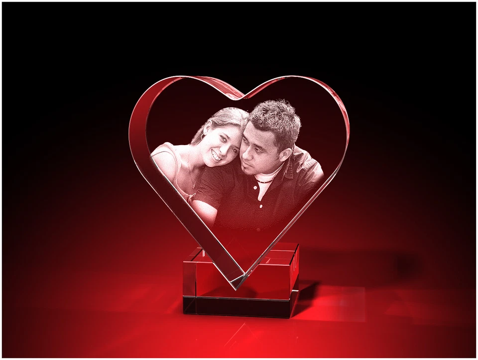 2D Glas Gravur Herz Foto Bild Laser Kristallglas Personalisiert Deko Geschenk - Bild 1 von 1