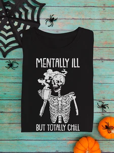 MENTALLY ILL TOTALLY CHILL - Lustiger KAFFEE Herren & Damen T-Shirt & Sweatshirts - Bild 1 von 9