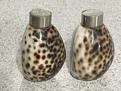 LEOPARD COWRIE SHELL SALT & PEPPER POTS MOTHER OF PEARL & SILVERTONE TOPS - Image 1 of 4