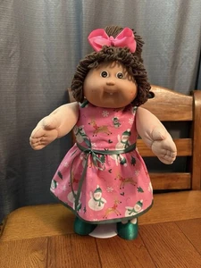1980s Cabbage Patch Kid Brown Hair Brown Eyes One Tooth KT Pink Snowman Dress - Picture 1 of 8