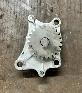 Mitsubishi S3L2 Engine Oil Pump - Mahindra 2516 - Picture 1 of 3