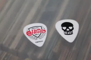 Heart - 1x Guitar Pick - FREE SHIPPING - - Picture 1 of 2