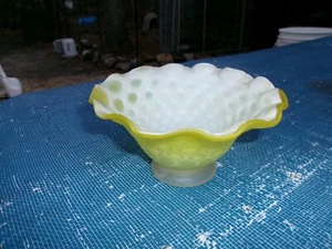 Elegante cuenco amarillo antiguo para servir, pequeño 6" x 3 1/4" de alto, PUEDE brillar con Li negro - Imagen 1 de 5