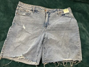 NEW! Plus High Rise DISTRESSED Denim Shorts/ Women’s (20) LIGHT WASH Stretch NWT - Picture 1 of 9