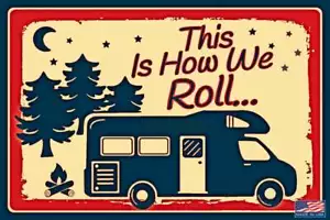 RV LET'S ROLL! LUSTIGES BLECHSCHILD 8"X12" RUSTIKAL PARKPLATZ CAMPER CAMPINGPLATZ DEKOR - Bild 1 von 1