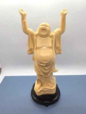 Estatua de Buda de colección manos riendo levantadas resina crema sobre base negra 10" de alto Foto 1 de 4