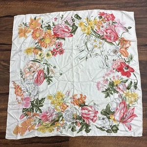Valentino bufanda de seda floral blanco 84 × 86 cm - Imagen 1 de 9