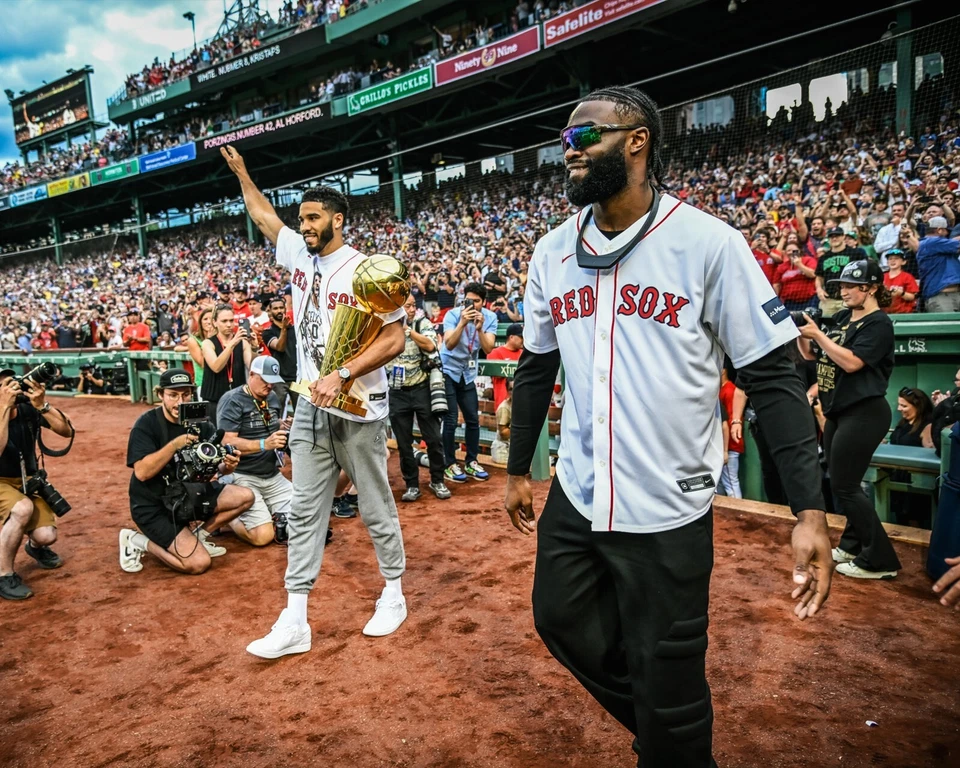 Foto 8x10 NBA Jayson Tatum & Jaylen Brown Celtics Red Sox 2024 NBA Champions Foto 1 de 1