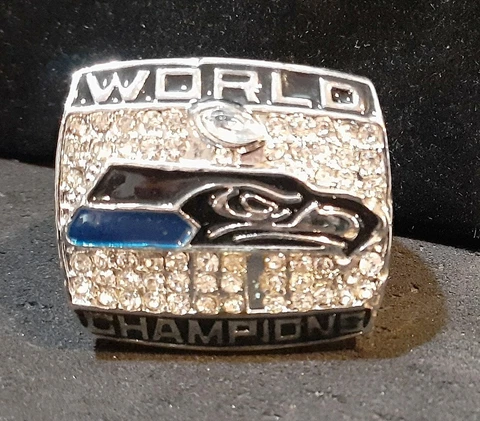 SEATTLE SEAHAWKS WORLD CHAMPIONS 2013 #1 FAN SOUVENIR RING - NEW - K9 Cover