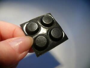 Zestaw 4 fabrycznie nowych gumowych nóżek od 3M ~ czarno-okrągłe (Atari 2600 / joystick)