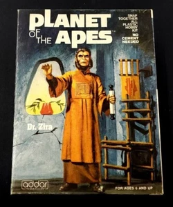+ Addar 1974 Planet of the Apes Dr. Zira Plastic Model Kit 105 - Picture 1 of 7