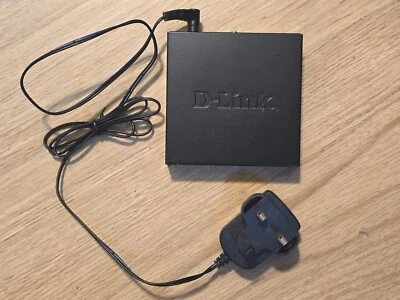 D-Link DGS-105 5-Port Unmanaged Desktop Switch 10/100/1000 Mbit/s - Image 1 of 4
