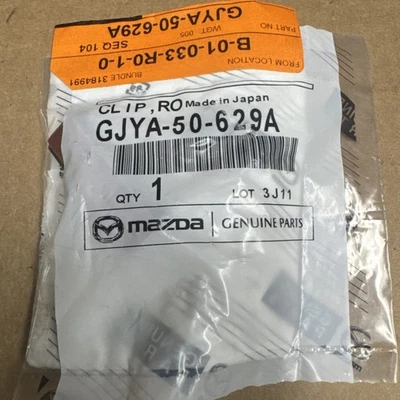 Clip de moldura de techo genuino Mazda GJYA-50-629A Foto 1 de 2