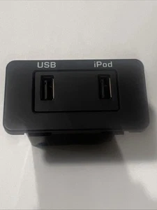 Land Rover Genuine Discovery 4 Range Rover LR030640 IPod USB Connector Port L319 - Picture 1 of 6