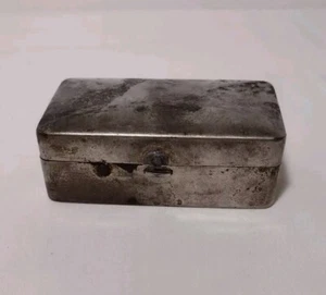 Caja de baratijas de lata de almacenamiento de metal vintage de 2" x 3,5" x 1,25" - Imagen 1 de 8