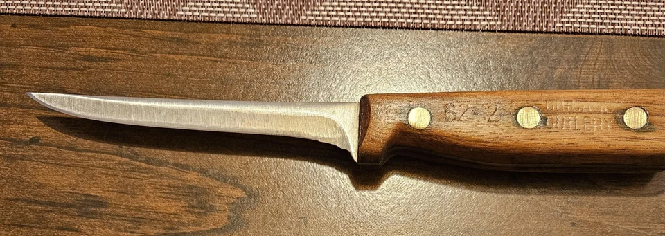 Cuchillo deshuesador de acero al carbono Chicago Cutlery 62-2 restaurado de colección con fotos anteriores  Foto 1 de 4