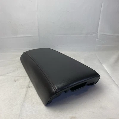 Крышка подлокотника центральная консоль Ford Edge 2011 - 2014 годов выпуска черная кожа красная прострочка изготовитель оборудования - Изображение 1 из 4