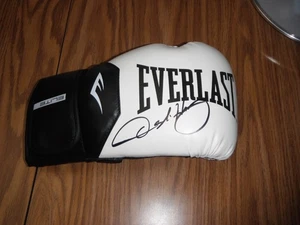 OSCAR DE LA HOYA SIGNED EVERLAST BOXING GLOVE - Picture 1 of 1