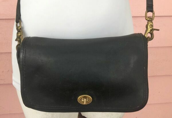 Vintage Coach Demi Black Pochette Bag, Women's Fashion, Bags & Wallets,  Shoulder Bags on Carousell