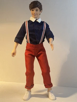 Muñeca Louis Tomlinson 1D One Direction Coleccionable 2012 Hasbro 12" Probada ¡Funciona! Foto 1 de 4