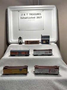 HO Scale Train Miniature Mixed Box Car Lot of 4 Luck, Mennonite, Brewing, Pluto - Picture 1 of 10