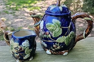 Chinese Wan Jiang Nouveau Majolica TEAPOT Cobalt Blue Strawberries Vines Plus - Picture 1 of 11