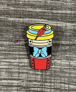Prendedor esmaltado con leche taza de café Disney PINOCHO - YO - Imagen 1 de 2