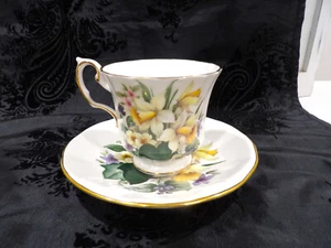 Flowers of the Seasons ELIZABETHAN Bone China Tea Cup & Saucer~Daffodils - Picture 1 of 5