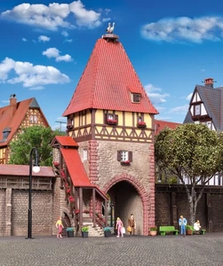 HO Scale Buildings - 38470 - Timber-framed tower with gate - kit - Picture 1 of 5