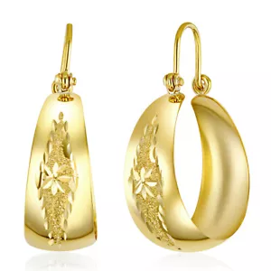 Wellingsale 14k Yellow Gold Etched Bangle Hoop Earrings (20mm Diameter) - Picture 1 of 7