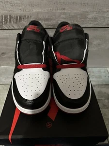 [CZ0858-106] Grade School Air Jordan Retro 1 Low OG 'BLACK TOE (2023) (GS)'6 1/2 - Bild 1 von 8