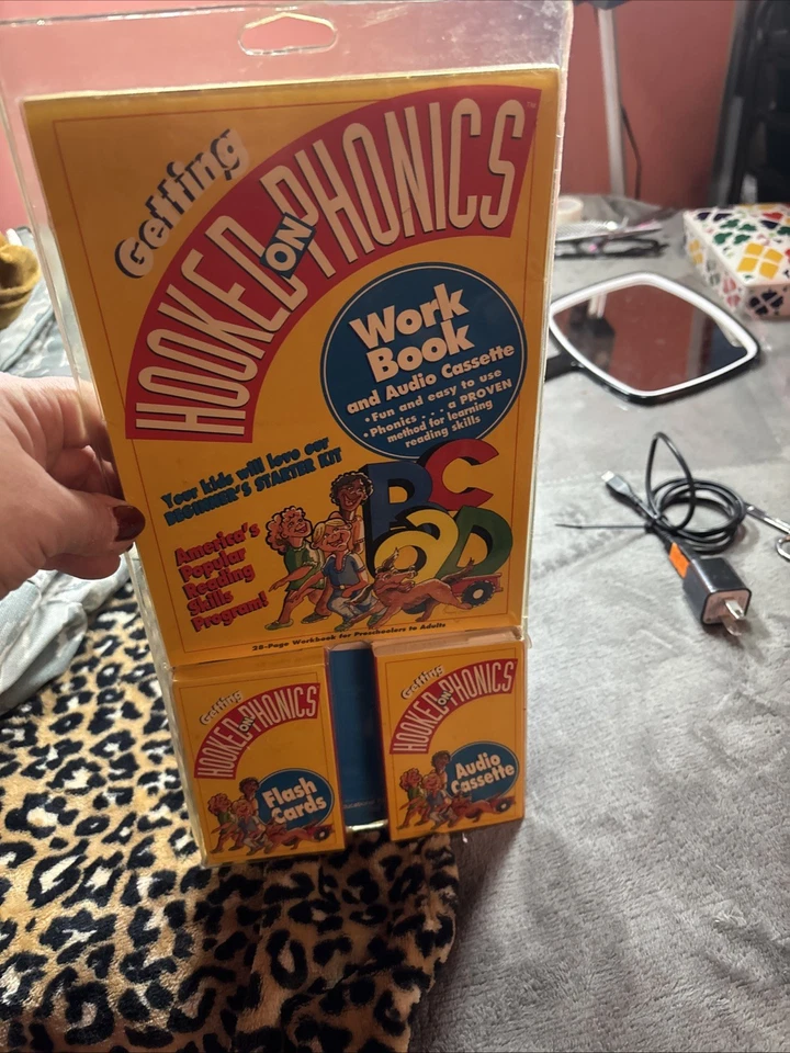 Hooked On Phonics Beginners Starter Kit Workbook Flash Cards Cassette Vintage - Image 1 of 3