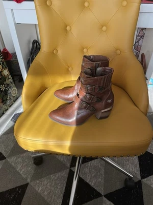 preowned Mustang Very Good Condition Boots Size 38 - Image 1 of 4