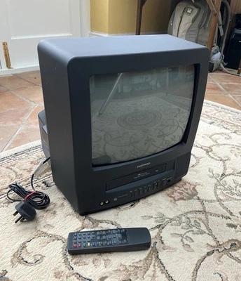 Daewoo 14 CRT Television VHS Video Player with Remote Control Retro Gaming - Image 1 of 3