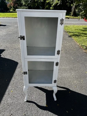 Antiguo gabinete médico industrial dental vitrina de metal vintage Foto 1 de 4