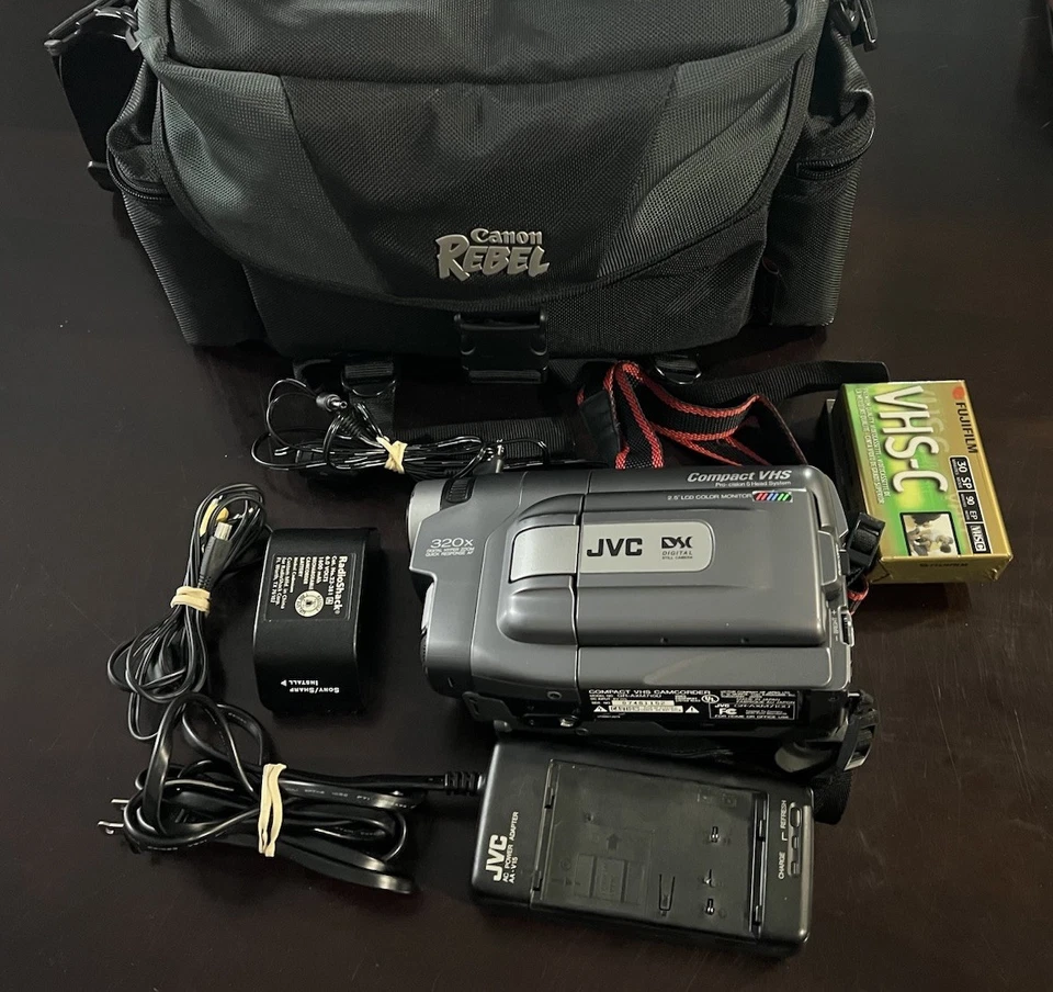 JVC Compact VHS Camcorder Model GR-AXM710U W Battery TESTED Works - Image 1 of 4