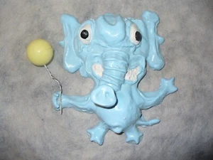 Handgefertigter Harzguss Baby blauer Elefant mit biegbarem Ballon - Bild 1 von 3