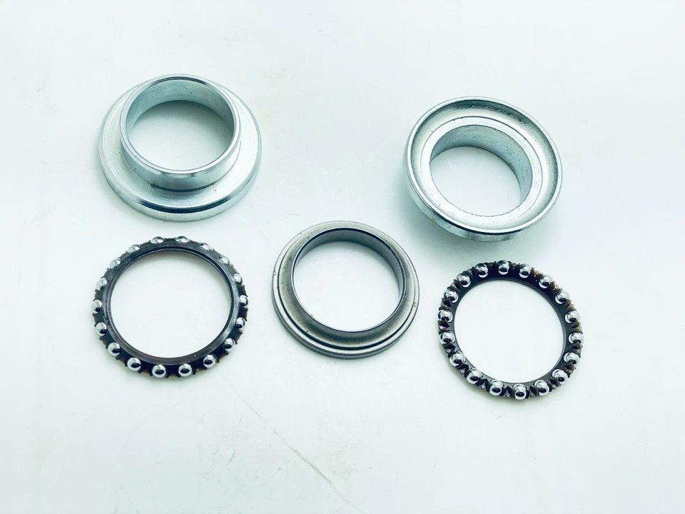 COJINETE DE VÁSTAGO DE DIRECCIÓN, CARRERA DE BOLAS YAMAHA Scooter RIVA 50, RAZZ 50, JOG 50  Foto 1 de 1