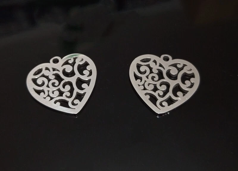 2pz ciondoli charms cuore in acciaio inox 15,5mm colore argento scuro bijoux - Immagine 1 di 1