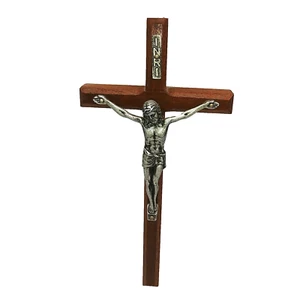 Crucifijo Cruz Jesús 8" x 4" x 1" figura de peltre sobre madera espiritual religioso - Imagen 1 de 4