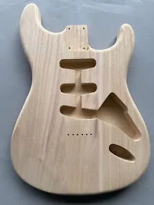 Nuovo Corpo Chitarra Elettrica Ricambio SSS Pickup Paulownia Legno Bullone sui Tacchi - Foto 1 di 6