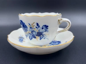 Antico set tazza e piattino caffè MEISSEN Demitasse porcellana dorata blu e bianca - Foto 1 di 19