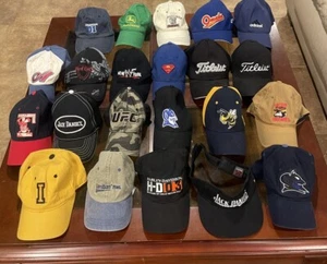 Lotto 22 cappelli vintage anni 90 Y2K college squadre sportive Harley UFC Jack Daniels Titleist - Foto 1 di 9
