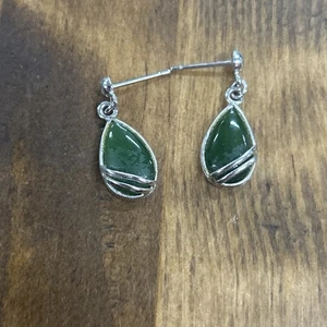 Silberfarbene grüne Onyx Träne Hänger Bewertungen  - Bild 1 von 3