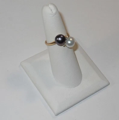 Anillo de perlas blancas y negras de oro amarillo macizo de 10K talla 6,5 no es chatarra Foto 1 de 4
