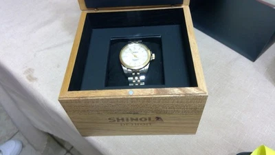 SHINOLA MONSTRUO CIRCADIANO AUTOMÁTICO BLANCO MADREPERLA Foto 1 de 3